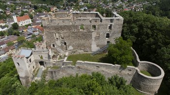 Burgruine Kirchschlag, Pallas und Zwinger