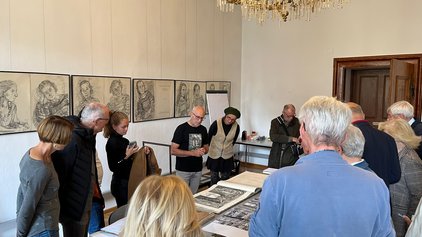 Besucher:innen beim Vortrag