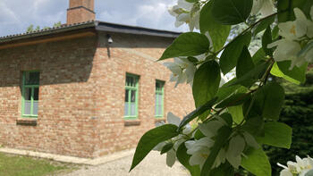 KZ Gedenkstätte Melk und Blumen