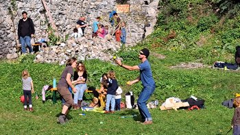 Spiel im Burghof