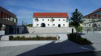 Aussenansicht Presshaus - Bauensemble Dorfplatz mit Gemeindeamt und Martinshaus