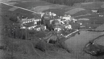 er kleine Ort an der Großen Mühl verschwand im Jahr 1924 vollständig unter den Fluten des neu angelegten Stausees und wurde damit zum Symbol für den K