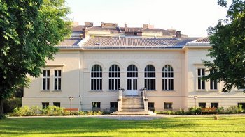 Gartenansicht des Bahá'í Centers © Bahá'í Religionsgemeinschaft Österreich