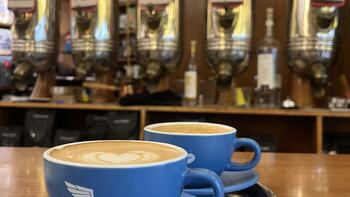 Theke Tasse Kaffeegreissler