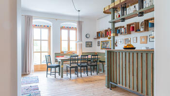 Gemeinschaftsküche mit Bar
