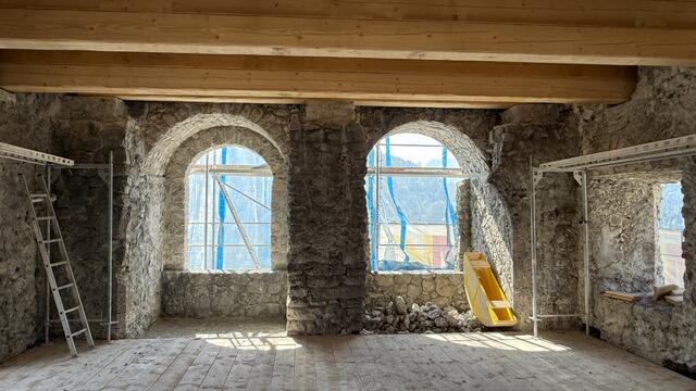 Hoher Stock der Burg Ehrenberg während den Sanierungsarbeiten