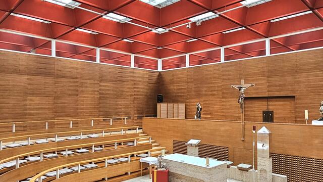Die Hauskapelle bildet das Zentrum des Kollegs St. Josef