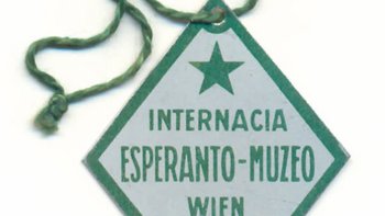 Ein Foto einer Plakette, eines Esperanto Sammelstücks © Österreichische Nationalbibliothek