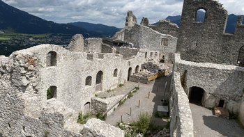 aktuelle Zustand der Burgruine Ehrenberg ausgegraben und Saniert