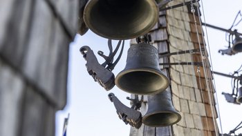 Die Glocken des Salzburger Glockenspiels werden von Hämmern angeschlagen.