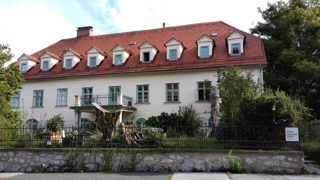 Die Napoleon Villa , Sitz des Steirischen Volksbildungswerkes
