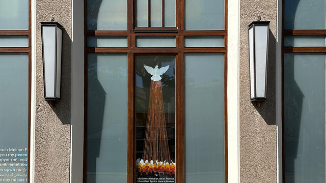 Die Fenster des Kapellentraktes vom Adventhaus