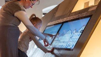 Die Vermittlung durch digitale Technologien bietet vielfältige Möglichkeiten, um Besucher:innen aktiv einzubeziehen.