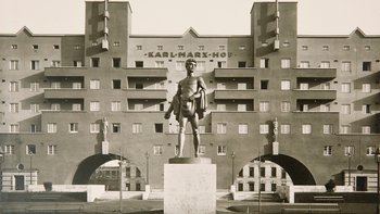 Ehrenhof im Karl-Marx-Hof