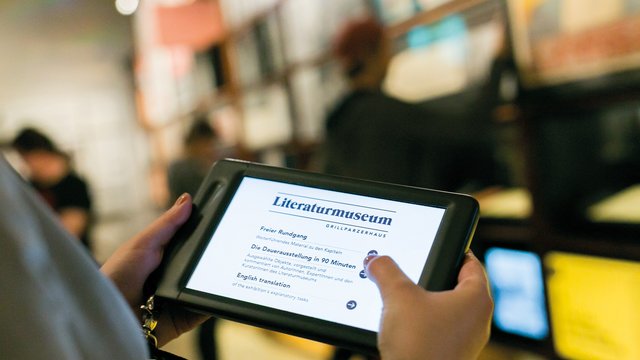 Tablet, mit dem die Dauerausstellung entdeckt werden kann