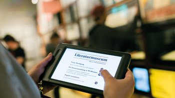 Tablet, mit dem die Dauerausstellung entdeckt werden kann