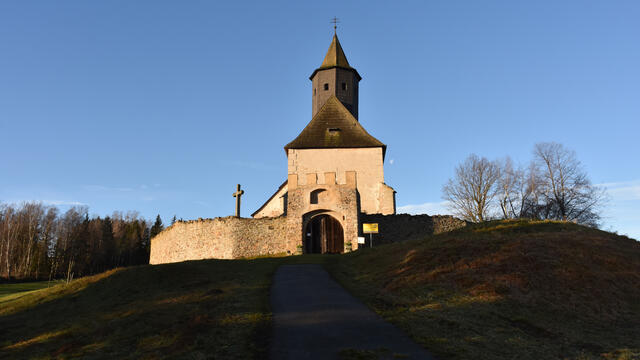 Ostansicht Wehrkirche Kleinzwettl