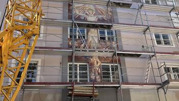 Das ehemalige Schulgebäude der Halleiner Schulschwestern eingerüstet