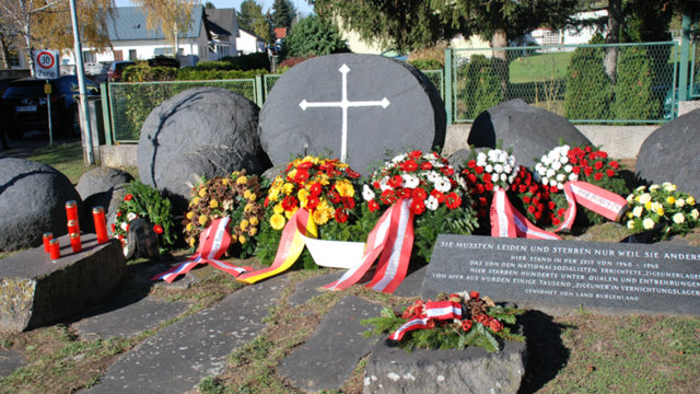 Am 6. Oktober 1984 wurde das Mahnmal in einer feierlichen Zeremonie eröffnet.