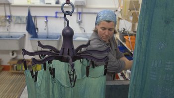 Blaudruck selbst herstellen in der Experimentalwerkstatt der Zeugfärberei und des Färbermuseums Gutau