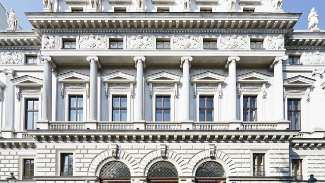 Palais Erzherzog Wilhelm, Teilansicht der Fassade