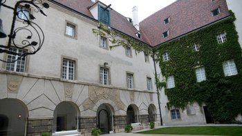 Wappenwand Innenhof Schloss Ebreichsdorf