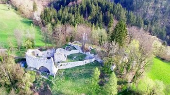 Noch immer imposante Ruinenreste zeugen von der einst weitläufigsten Burganlage im Inntal.