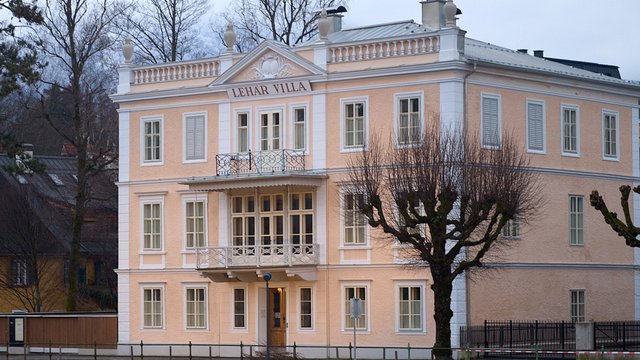 Außenansicht der restaurierten Lehárvilla