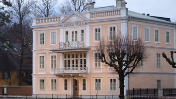 Außenansicht der restaurierten Lehárvilla