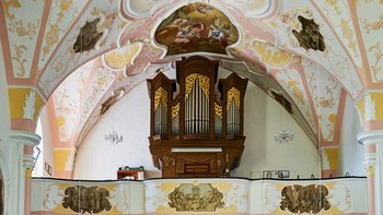 Pfarrkirche Mühlheim am Inn: Blick zur Empore mit der Stephan Gast-Orgel von 1787
