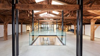 Historisches Dachgebälk im historischen Zinngießerhaus im Zentrum von Ried