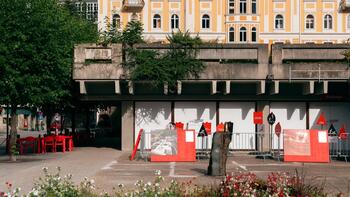 Ausstellungstafeln und Schilderwald, 2026