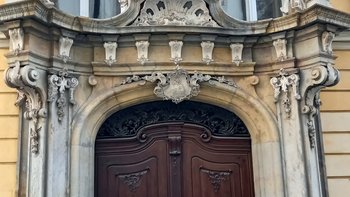 Eingang zum Domherrnhaus in Graz, Bürgergasse