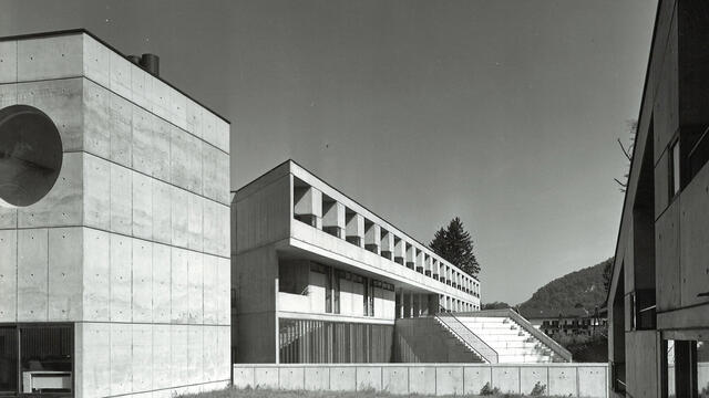 Süd-Ost-Ansicht bei der Eröffnung 1976