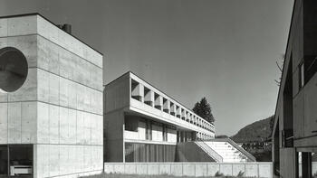 Süd-Ost-Ansicht bei der Eröffnung 1976