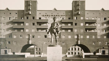 Ehrenhof im Karl-Marx-Hof