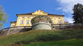 Vorderansicht Schloss Stadlhof