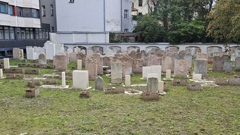 Blick auf Friedhofsareal