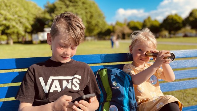Eine Entdeckungsreise für Kinder, die Vergangenheit und Gegenwart miteinander verbindet.