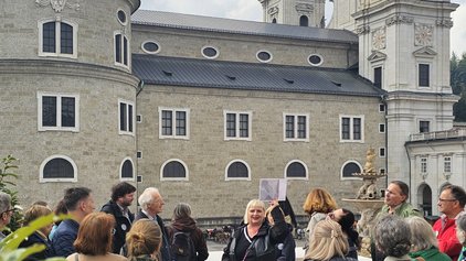 Besucher:innen bei einem Vortrag