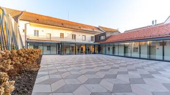 Neue Hofgestaltung an den historischen Bestand angepasst