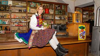 Greißlerei und Gailtaler Tracht
