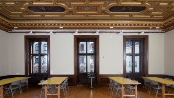 Restaurierte Stuckdecke mit Bemalung in den Museumsräumen 1:OG