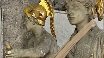 Gipsfiguren - Allegorien auf Krieg und Frieden © Burghauptmannschaft Österreich