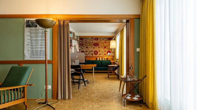 Blick in den Arbeits und Schlafbereich in der ehemaligen Wohnung der Architektin