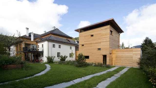 Das Bärenhaus mit dem Bibliotheksturm