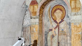 Untersuchung der romanischen Fresken von Stift Nonnberg mit dem 3D-Digitalmikroskop.