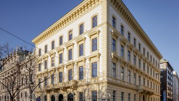 Palais Colloredo-Mannsfeld, Aussenansicht