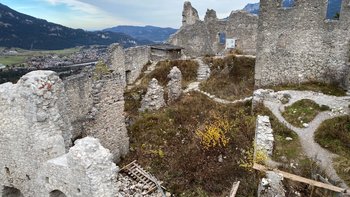 Burgruine Ehrenberg vor der Sanierung