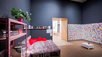 Ausstellungsansicht Kunstvermittlungsraum Common Room Richtung Großer Saal